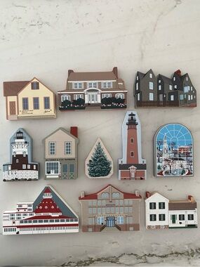 Cats Meow Village Lot 11 Hand Painted Wood Shelf Sitters Vintage 7 Gables